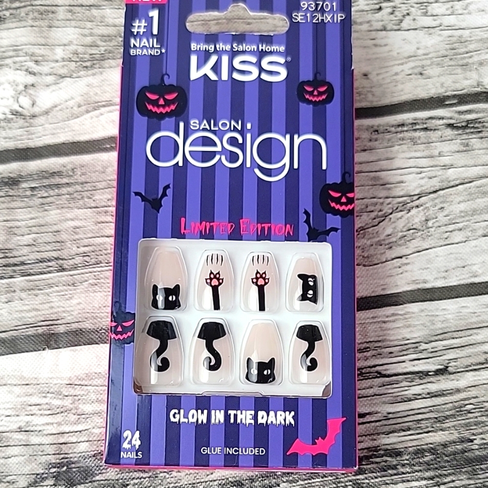 KISS Salon Design Glow in the Dark Nails
